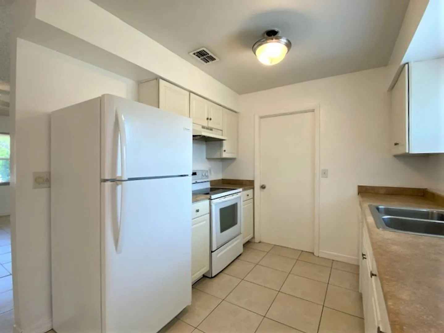 Adorable 2 Bedroom Port Orange Home! — Photo 3