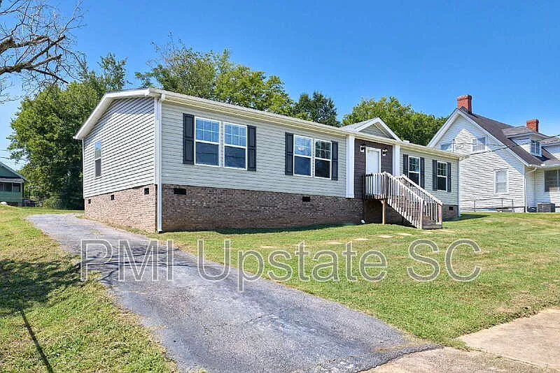 3 bed, 2.0 bath, 1492 sqft, $1,825 — Photo 3
