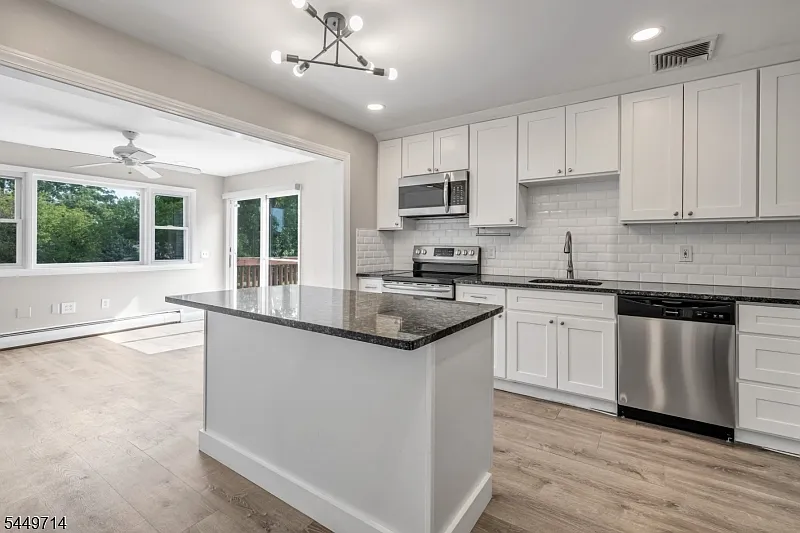 4 bed, 3.0 bath, $4,350 — Photo 3