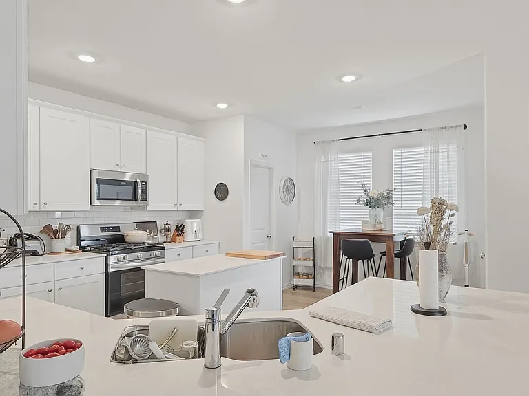 1100 Flameleaf Dr — Photo 4