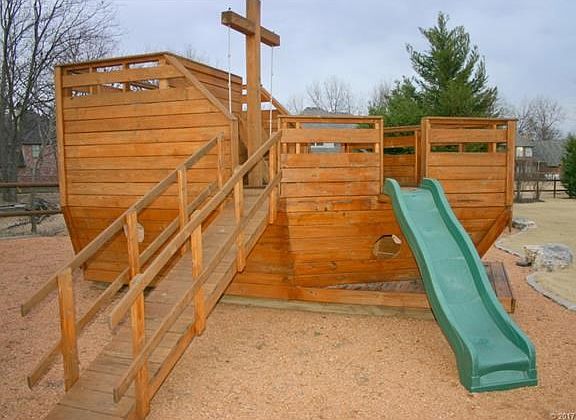 The kids will be entertained for hours on this super fun pirate ship!