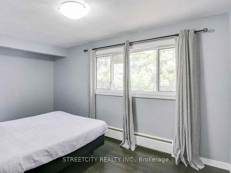 1337 Victoria Dr #UPPER — Photo 10