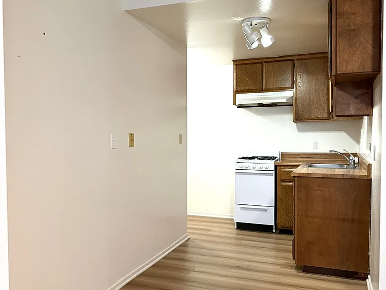 1804 S Cabrillo Ave #E — Photo 8