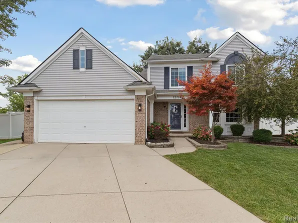 22764 Stephanie Ct, Brownstown, MI 48134