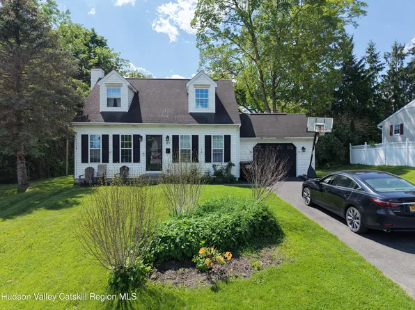 27 Ridge Road, Ravena, NY 12143