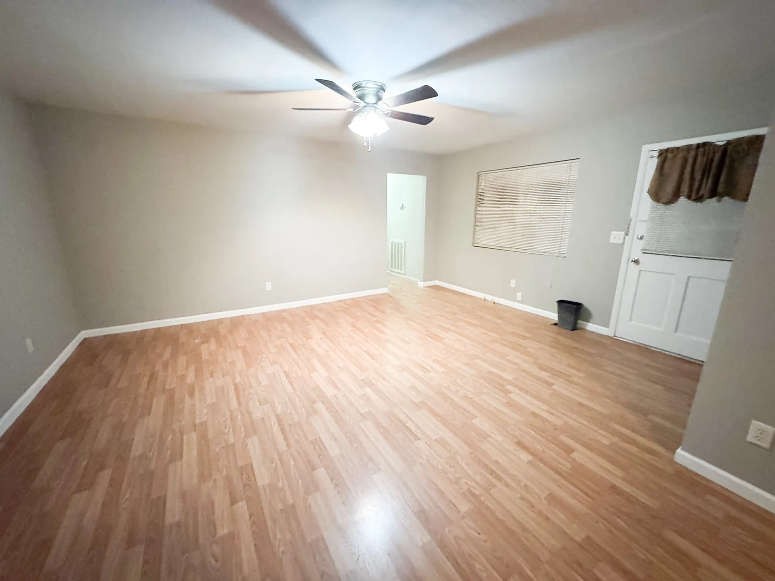 3 bed, 2.0 bath, 1308 sqft, $2,000 — Photo 3
