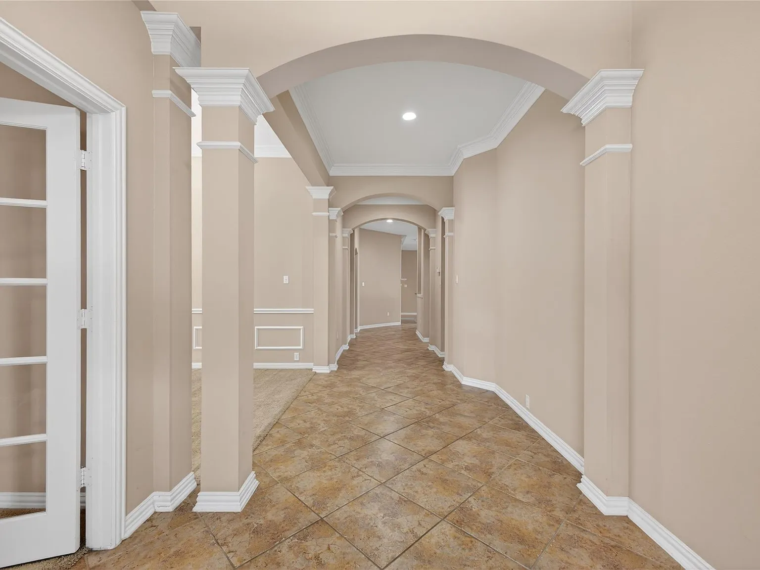 4 bed, 2.5 bath, 2602 sqft, $2,800 — Photo 2