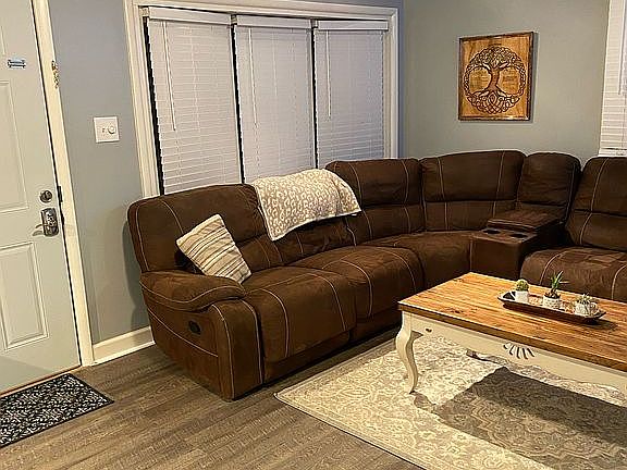 3rd image of 13 Willow Dr