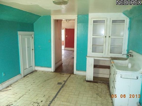 3rd image of 2118 W 95th St