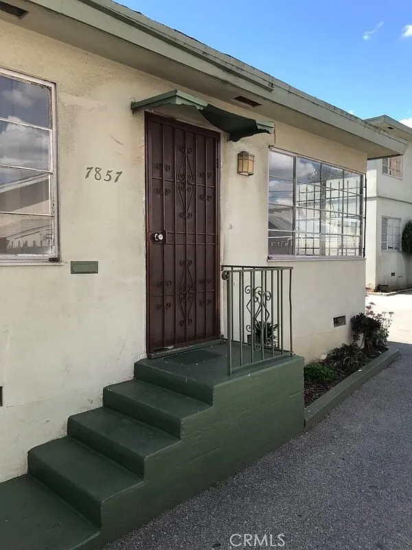 2 bed, 893 sqft, $2,600 — Photo 1