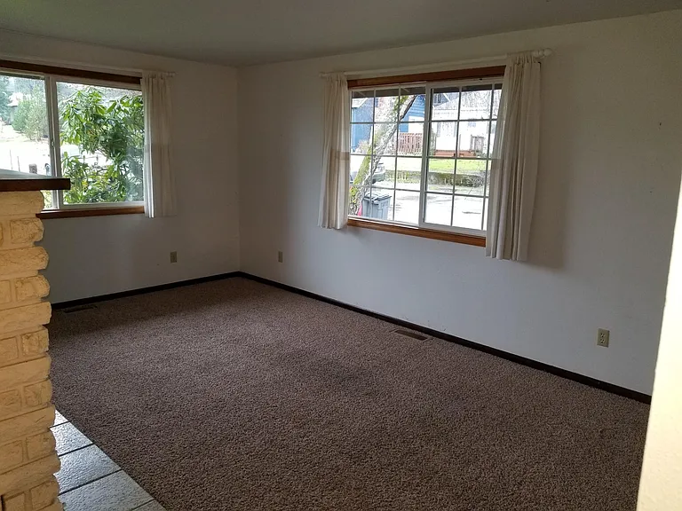 230 SW Maple St #230A — Photo 5