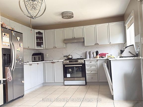 4th image of 16 Benmore Cres