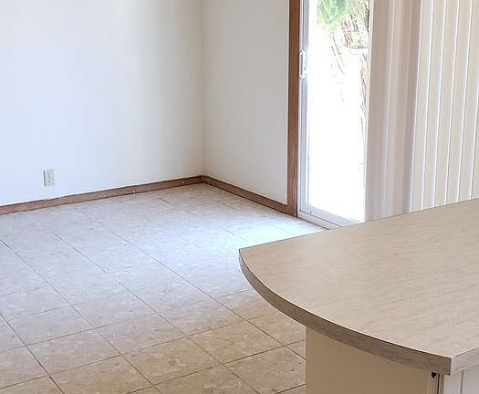 4th image of 1402 Highland Dr