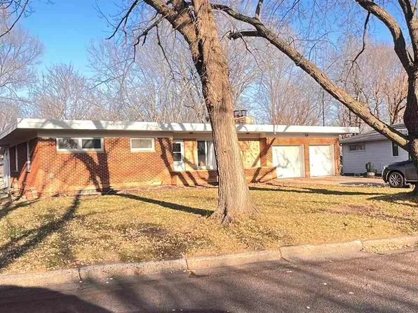 813 Austin Dr, Saint Peter, MN 56082