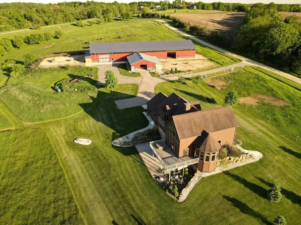 N8594 Hay Hollow Rd, Blanchardville, WI 53516