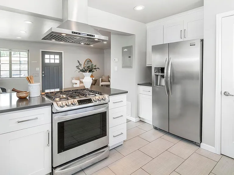 Sloan's Lake: 2-Bedroom 1 Bath With High-End Finishes — Photo 18
