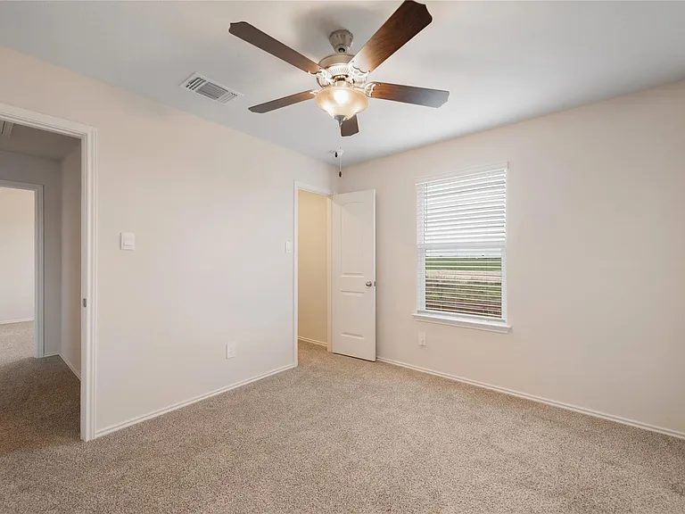 321 Sandringham Loop — Photo 13