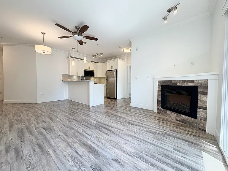 8183 121a St #320 — Photo 4
