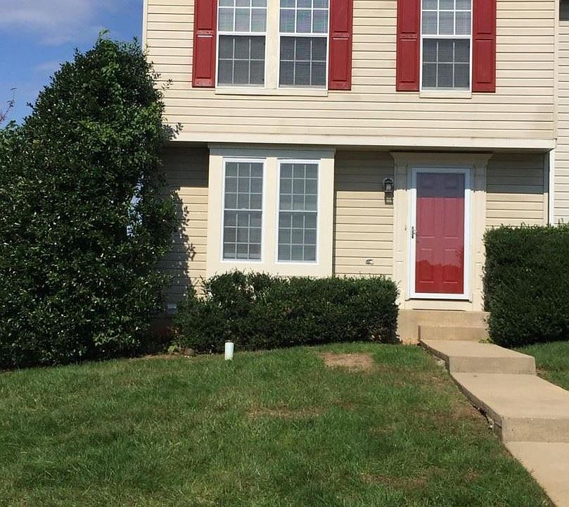 1st image of 928 Gainsborough Ct