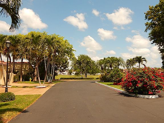 3rd image of 709 Deer Creek Emerald Way W