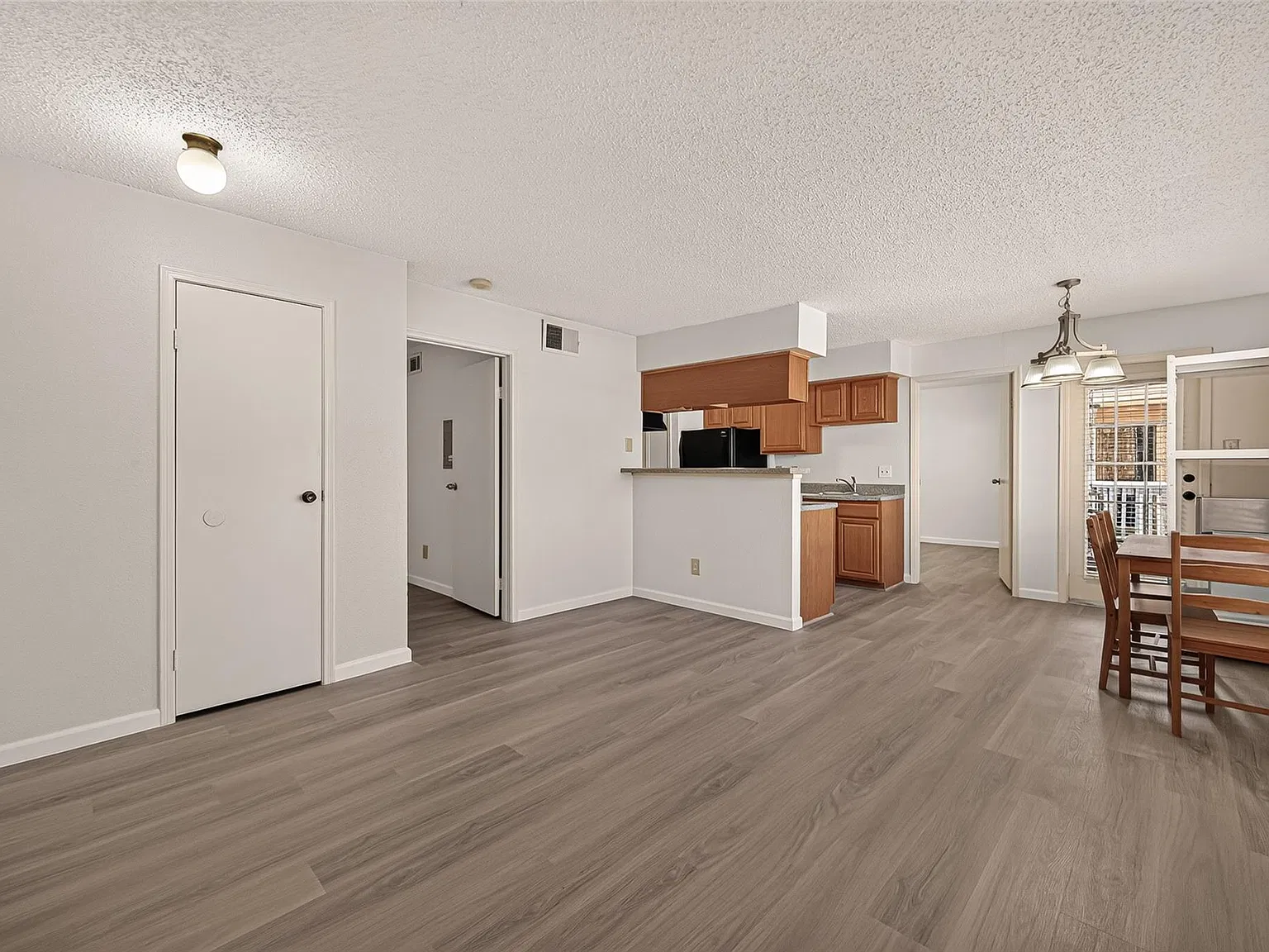 2 bed, 2.0 bath, 952 sqft, $1,350 — Photo 1