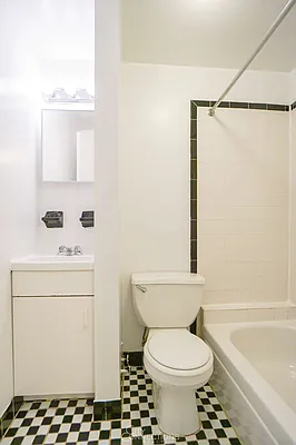 Rented by City Connections Realty | media 4