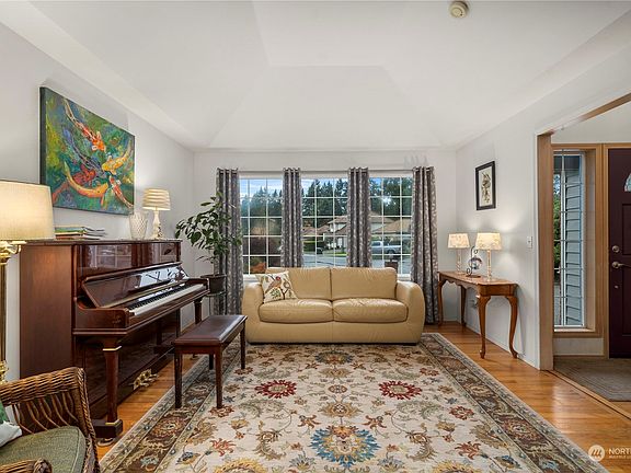 3rd image of 9022 169th Street E