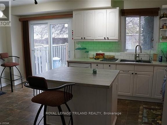 4th image of 260 Monmore Rd