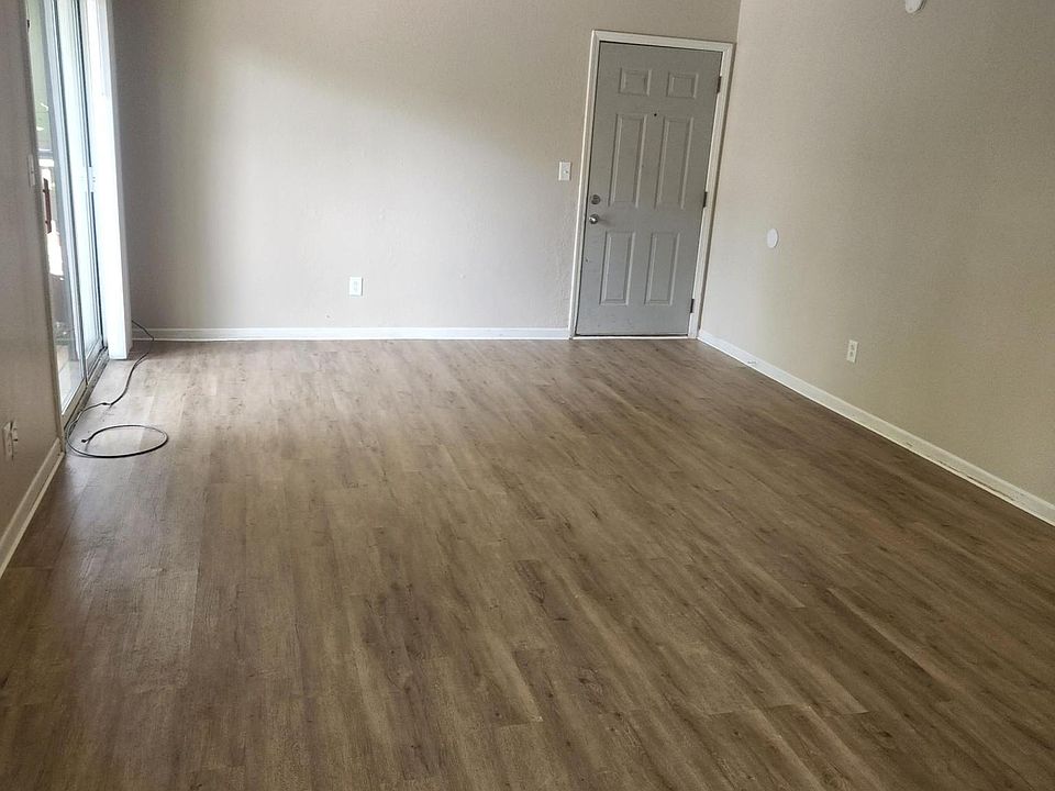 2nd image of 311-1017 Mariner Cir #311