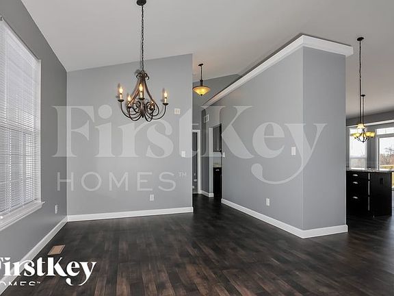 5th image of 221 Lonepine Dr