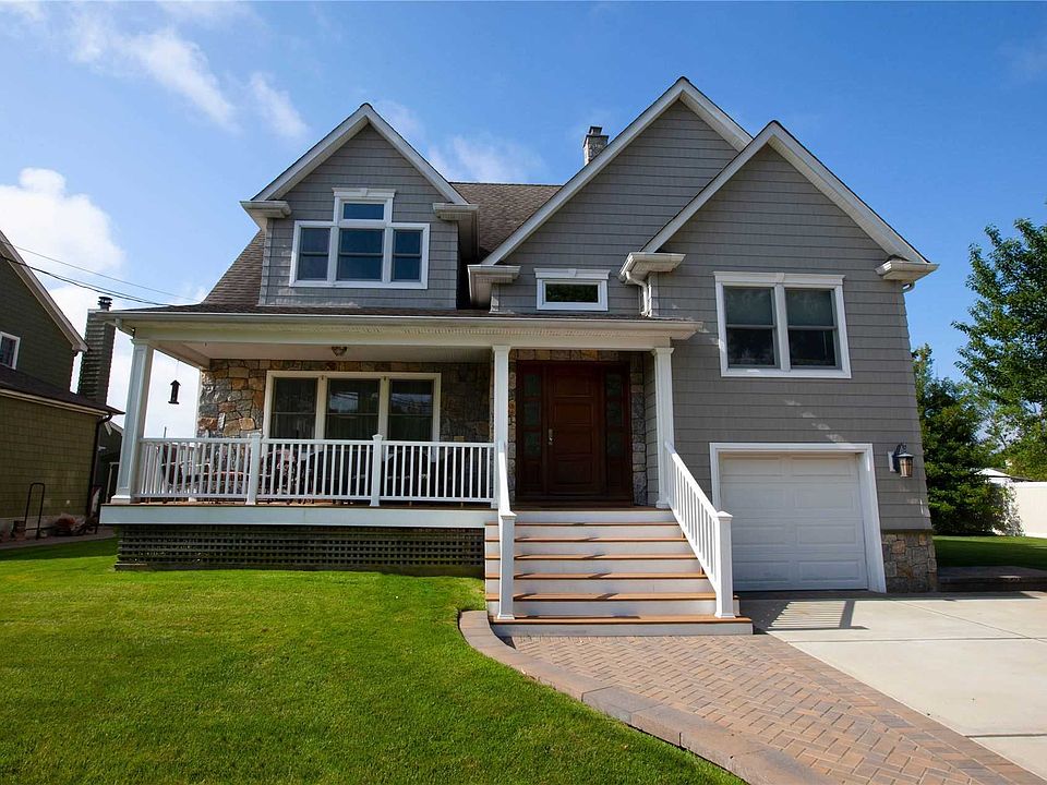 1st image of 8 Iroquois Pl