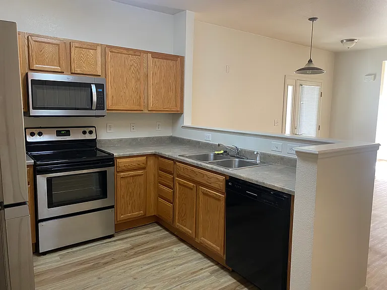 2541 S Bahama Cir #B — Photo 8