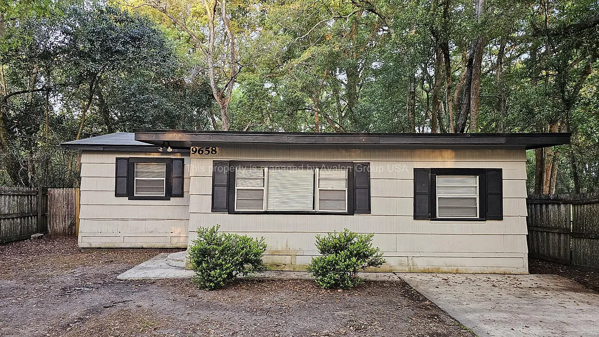 Building Photo - 9658 Gibson Ave