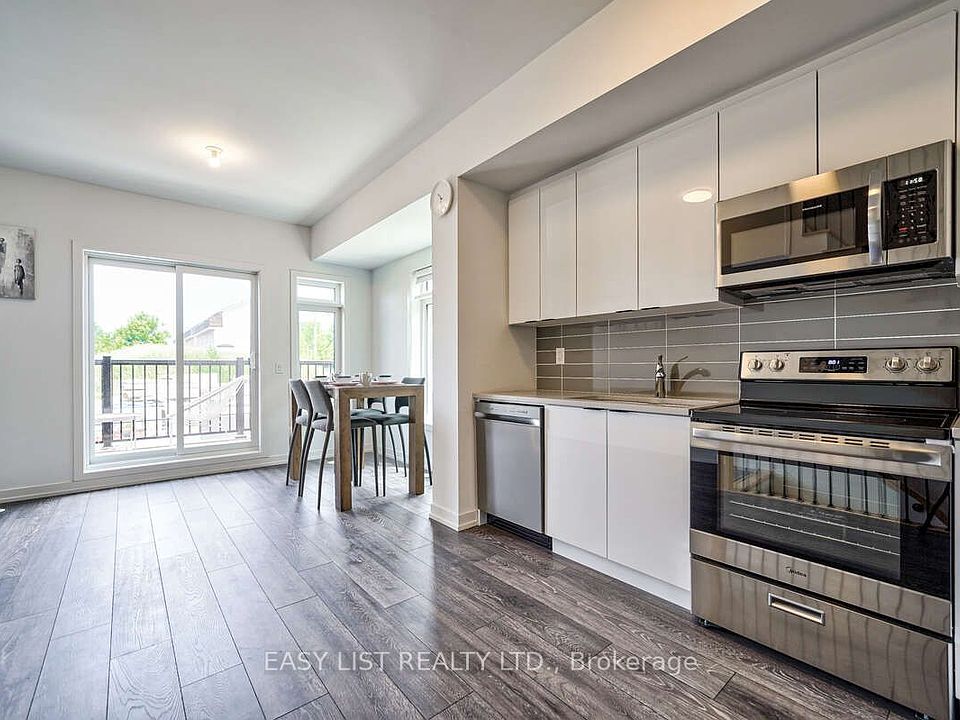 1st image of 27 Spruce Pines Cres