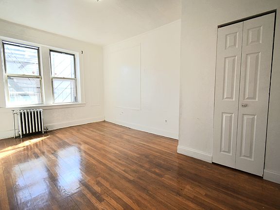 5th image of 165 Augusta St APT B9