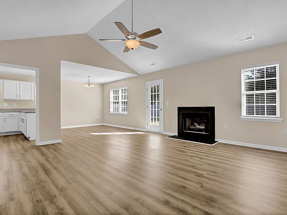 4th image of 130 Lawndale Ln