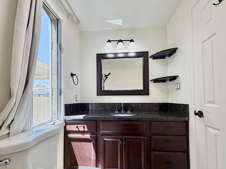 948 G St #24 — Photo 3