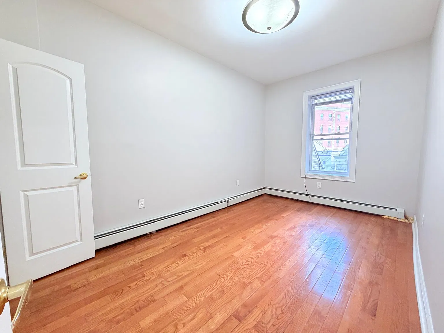 6 Tonnelle Ave — Photo 3