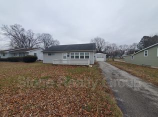 1125 N 8th St, Clinton, IN 47842