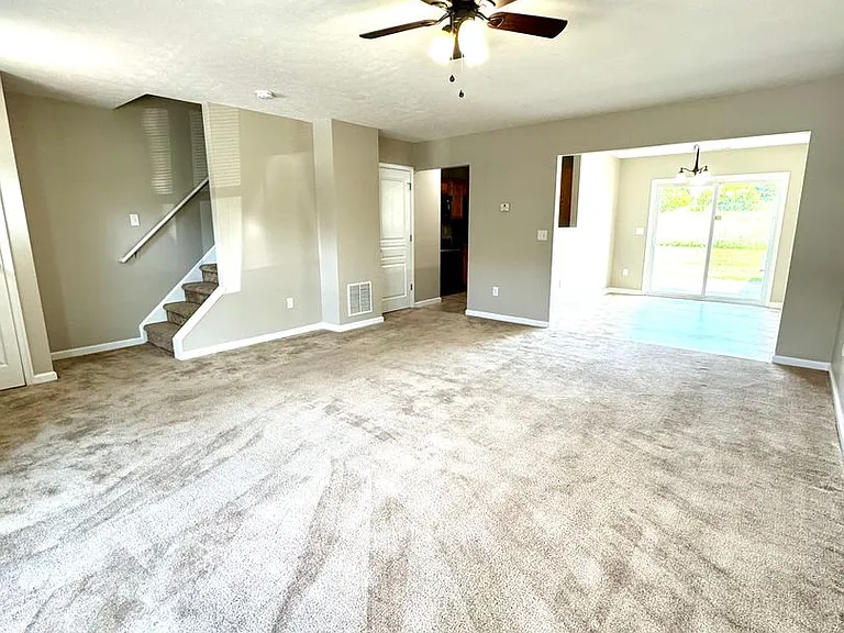 433 Leslie Ct — Photo 17