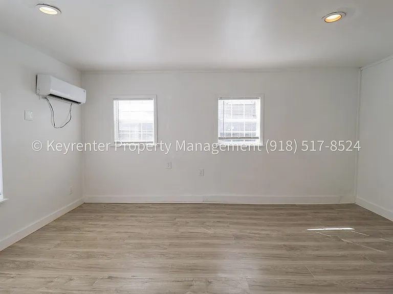 732 N Victor Ave — Photo 11