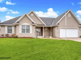 704 Buffalo Dr, Minooka, IL 60447