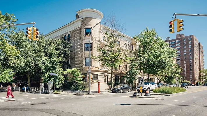 Rented by Nooklyn NYC LLC | media 23