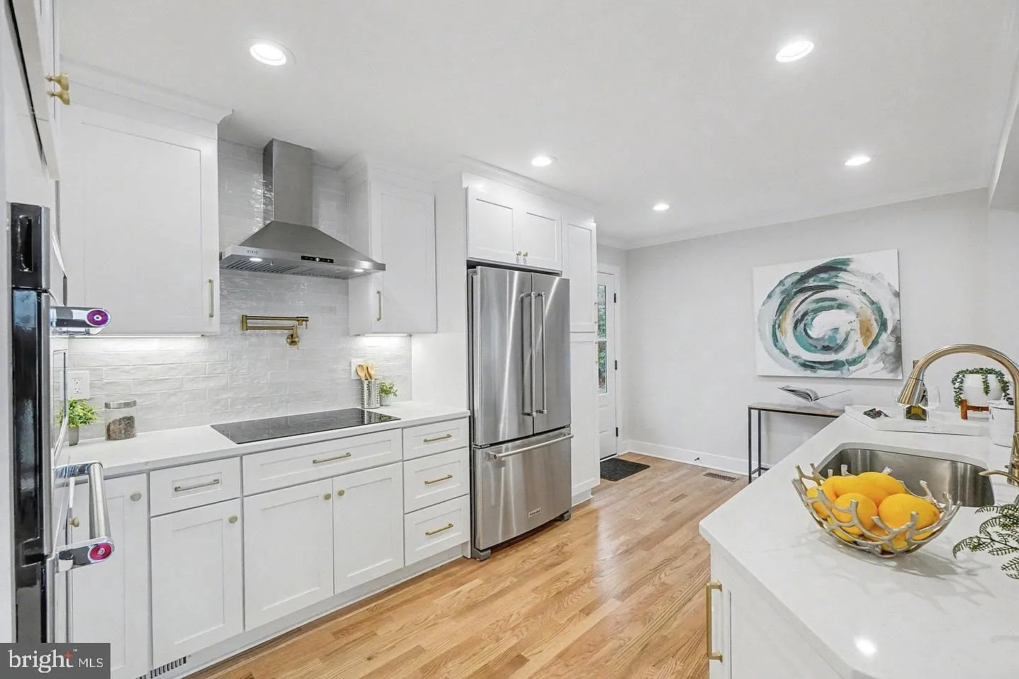 3 bed, 3.0 bath, 2144 sqft, $3,750 — Photo 3