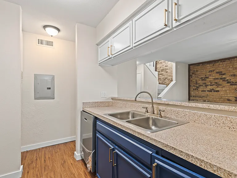 2015 Warnford Pl #2015 — Photo 10
