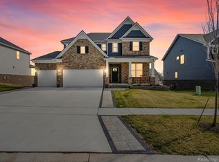 2735 Tulip Way, Commerce Township, MI 48382