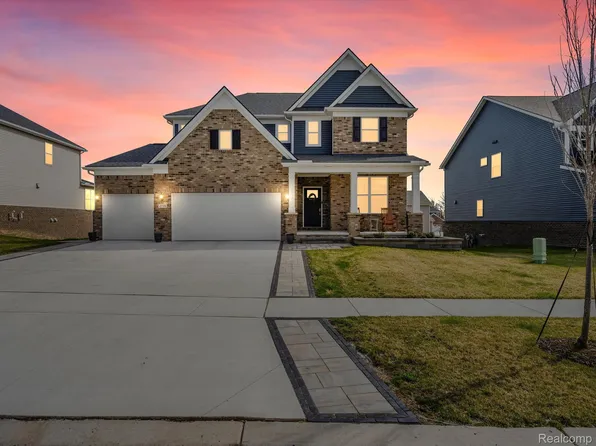 2735 Tulip Way, Commerce Township, MI 48382