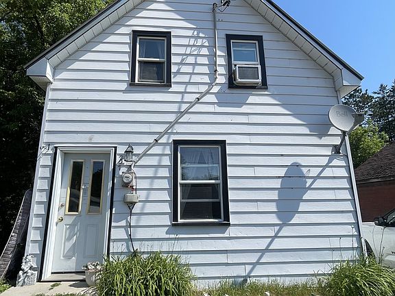 3rd image of 207 Jane St