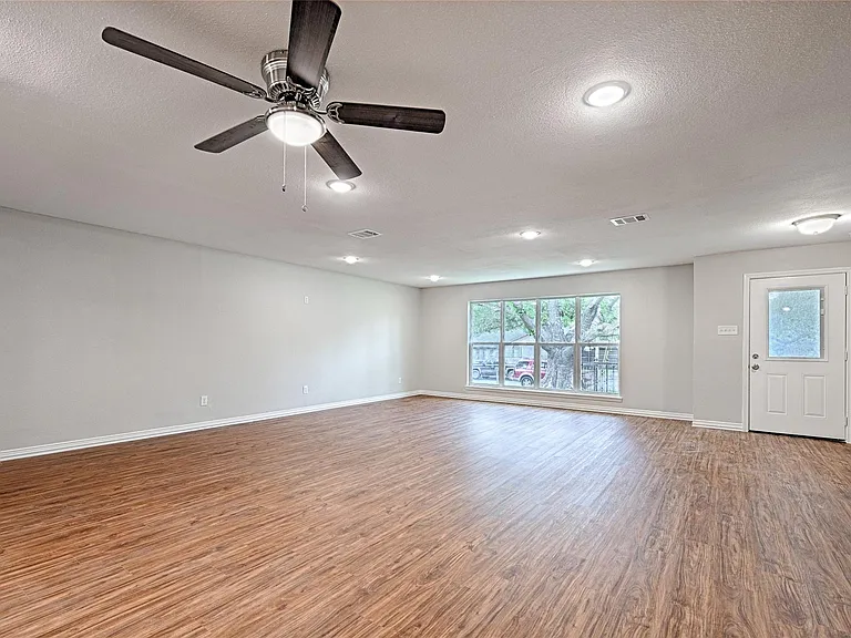 2639 Forest Grove Dr — Photo 2