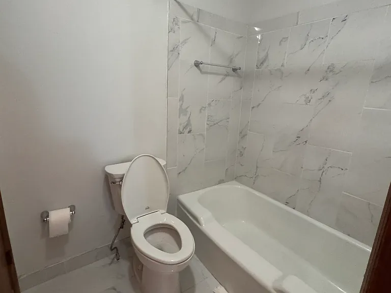 210 E 40th St #17 — Photo 14